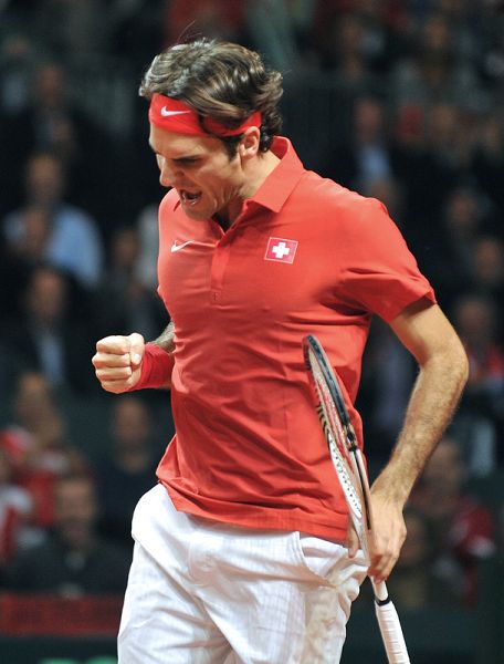 凯恩焦点对战,费德勒与80激战勇士分钟,出色防守胜负难料!全场沸腾不已 凯恩焦点对战,费德勒与80激战勇士分钟,出色防守胜负难料!全场沸腾不已