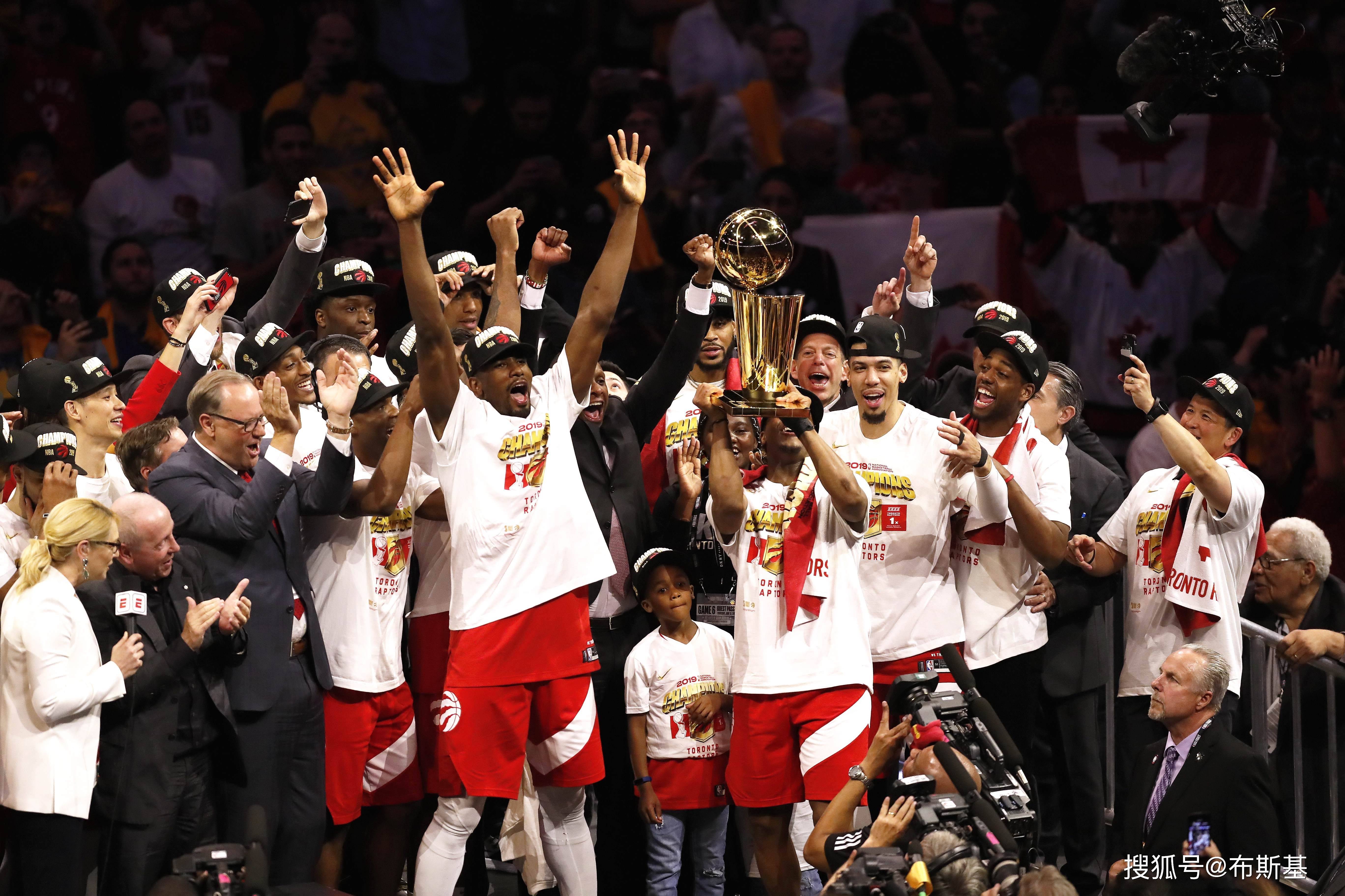 集结日CBA季后赛传出新动向；孟菲斯灰熊复出首秀；管理层表态——悬念犹存；团队化学反应显著的简单介绍